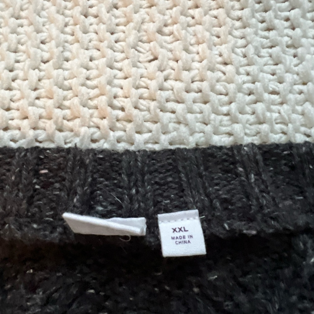 GAP Charcoal Gray Women's Cardigan Sweater Like New - Picture 2 of 4